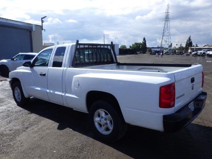 2005-dodge-dakota-image-4