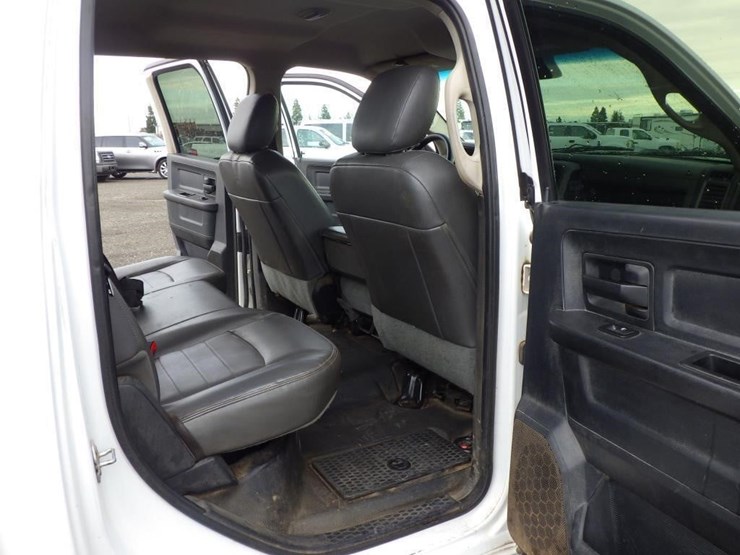 2015-ram-2500-crew-cab-pickup-truck-image-8