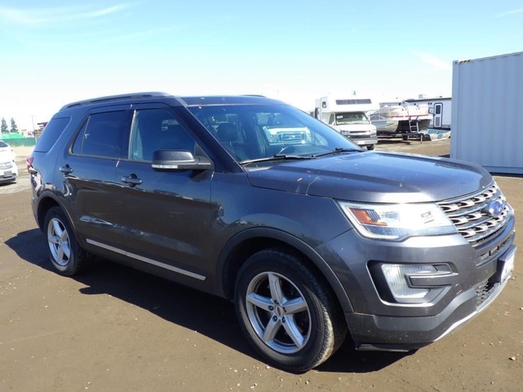 2016-ford-explorer-image-2