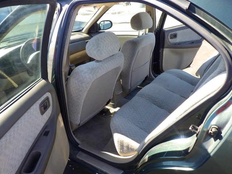 2001-nissan-altima-sedan-image-7