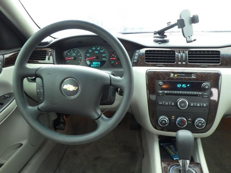 2013-chevrolet-impala-sedan-image-9