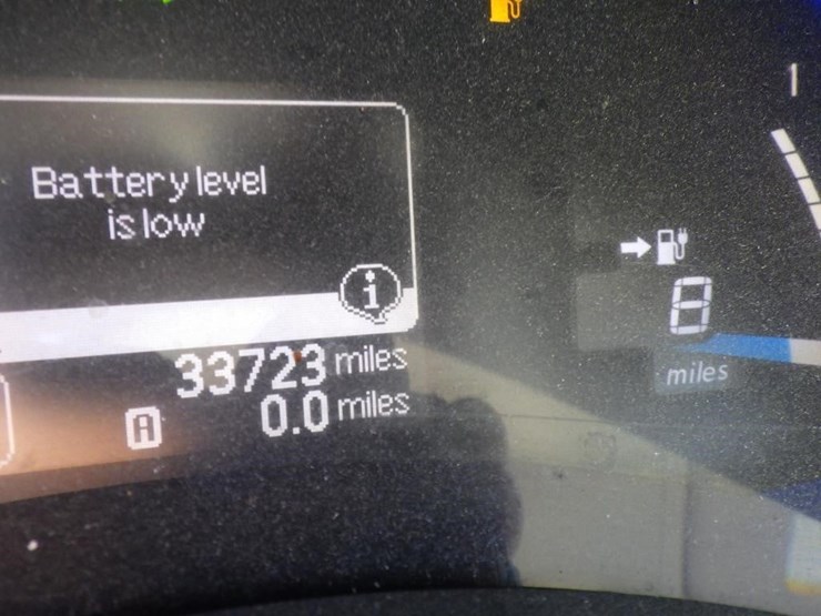 2012-nissan-leaf-sedan-image-14
