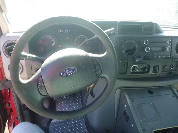 2017-ford-e350-image-11
