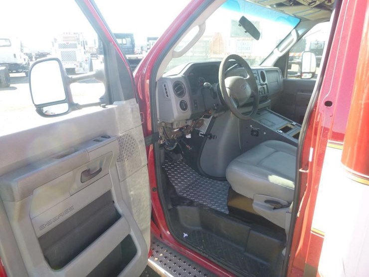 2017-ford-e350-image-8