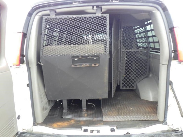 2013-chevrolet-3500-image-8