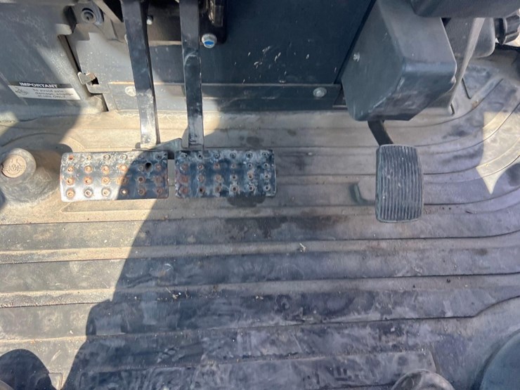 deere-410l-image-38