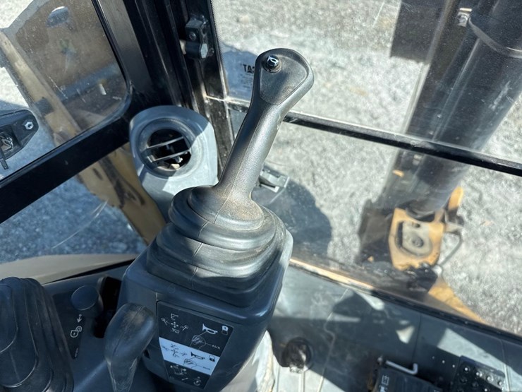 caterpillar-415f2-image-30