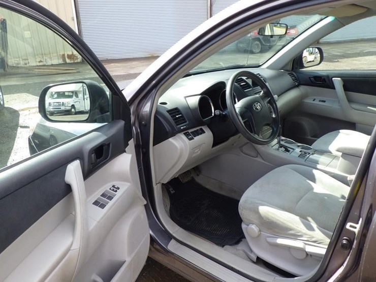 2010-toyota-highlander-image-5
