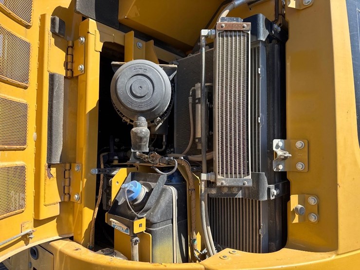 2016-caterpillar-315fl-image-21