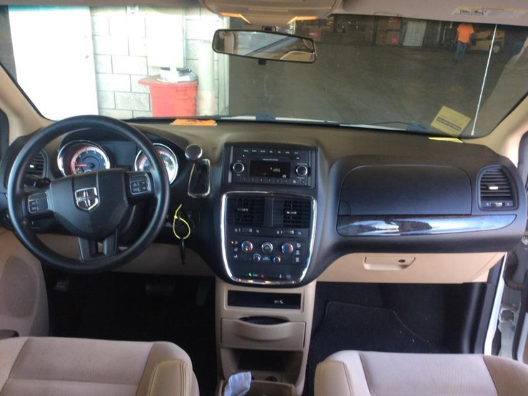 2011-dodge-grand-caravan-image-12
