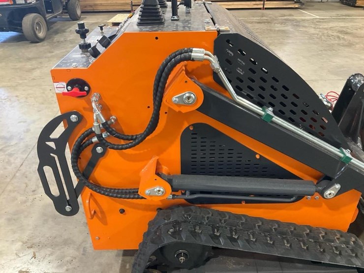 #1001-•-new-land-hero-ldh-t460-mini-track-skid-steer-loader-image-8