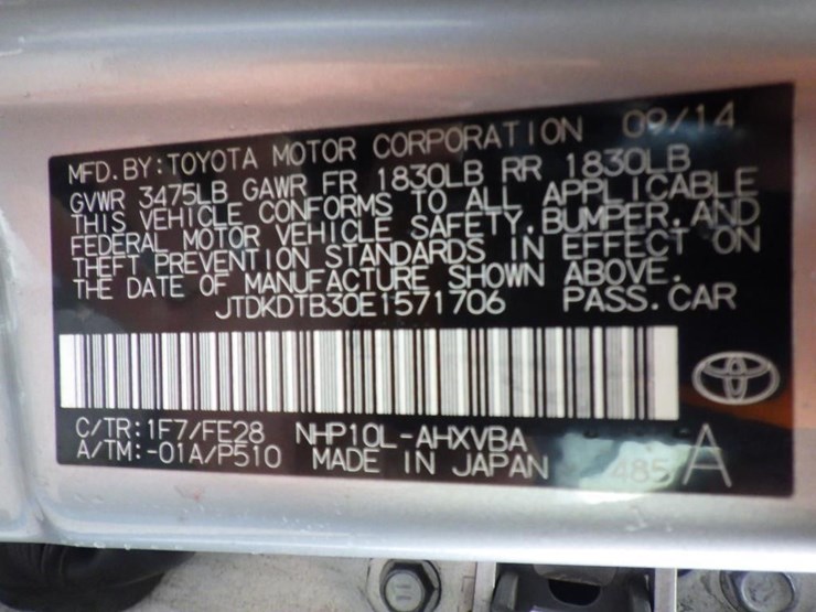 2014-toyota-prius-c-sedan-image-16