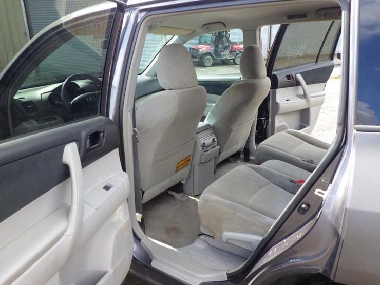 2010-toyota-highlander-image-7