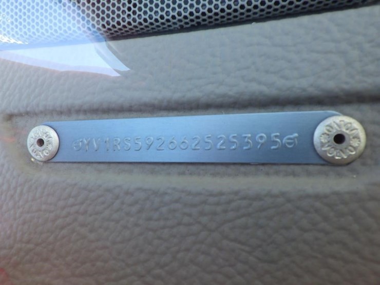2006-volvo-s60-sedan-image-15