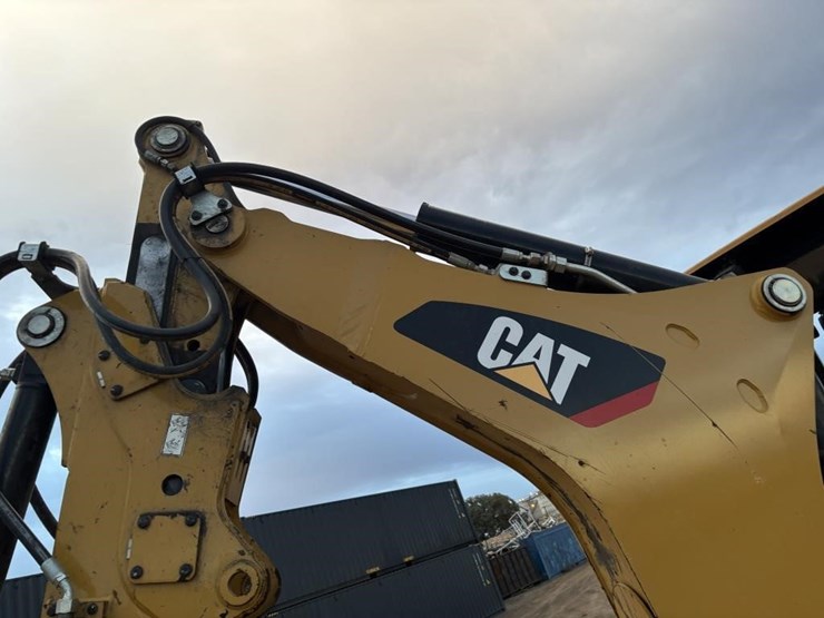caterpillar-420f2-image-23