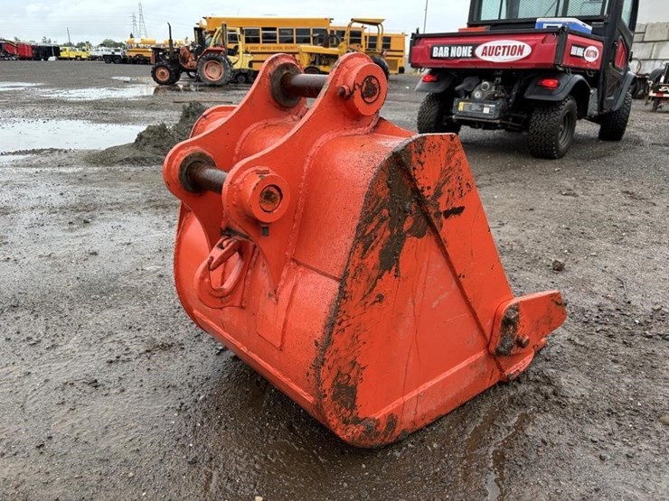 kubota-27"-excavator-bucket-w/teeth-image-3