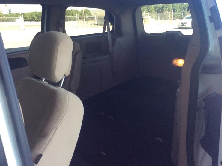 2011-dodge-grand-caravan-image-9