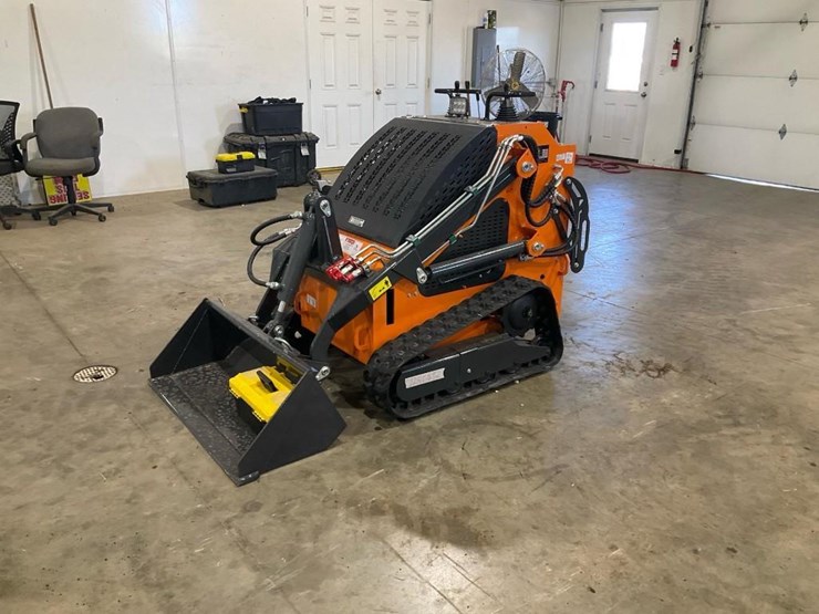 #1000-•-new-land-hero-ldh-t460-mini-track-skid-steer-loader-image-1