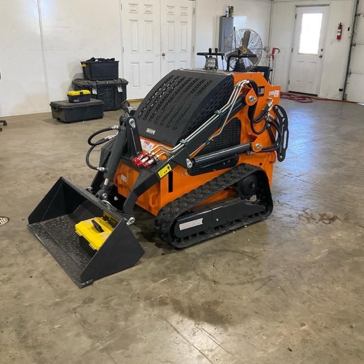 #1000 • New Land Hero LDH-T460 Mini Track Skid Steer Loader