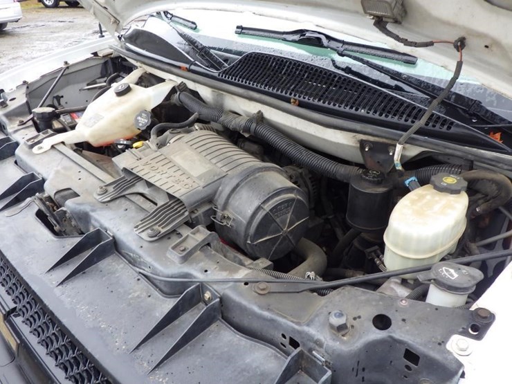 2013-chevrolet-3500-image-10