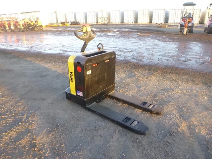 yale-electric-pallet-jack-image-2