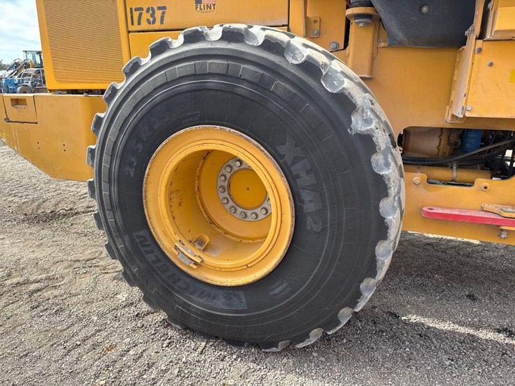 2017-deere-644k-image-12