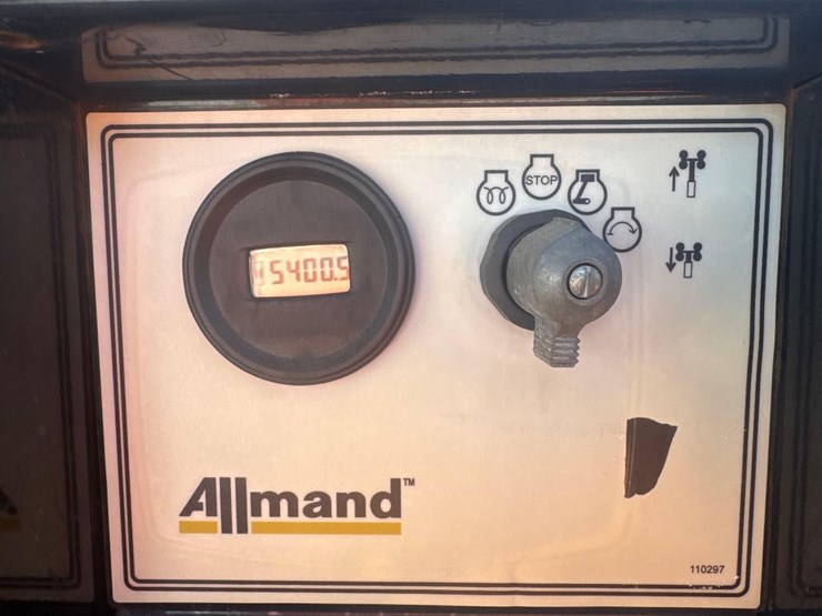 2019-allmand-night-life-v-series-light-plant-image-7