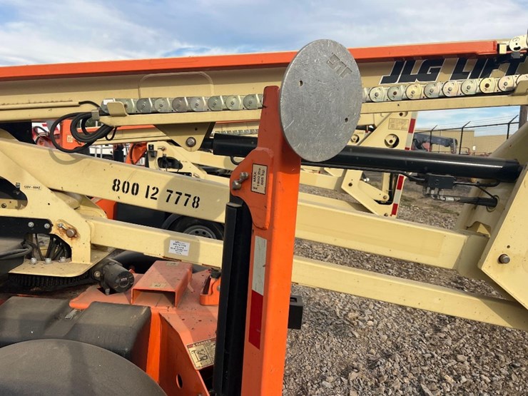2016-jlg-t350-image-13