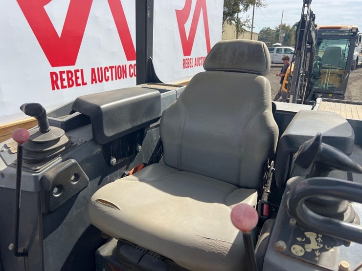 2019-deere-450k-lgp-image-27