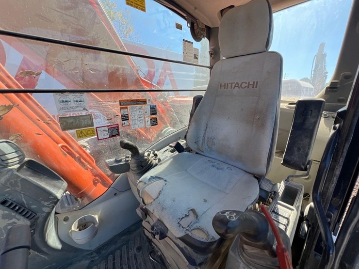 hitachi-zx210-lc-5n-image-38