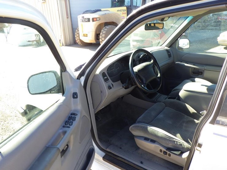 1996-ford-explorer-image-5