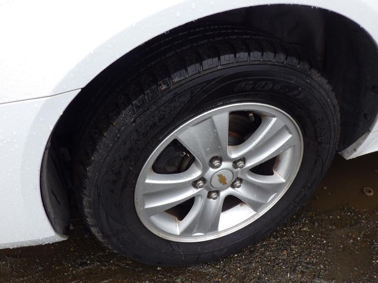 2013-chevrolet-impala-sedan-image-13