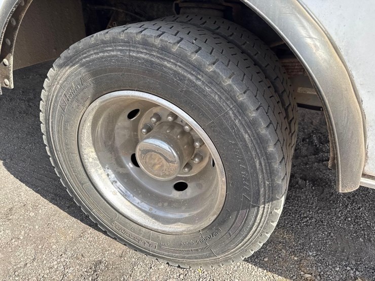 2016-ford-f550-xl-image-9