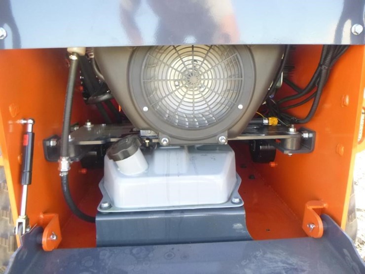 tpm-t460-skid-steer-track-loader-image-18