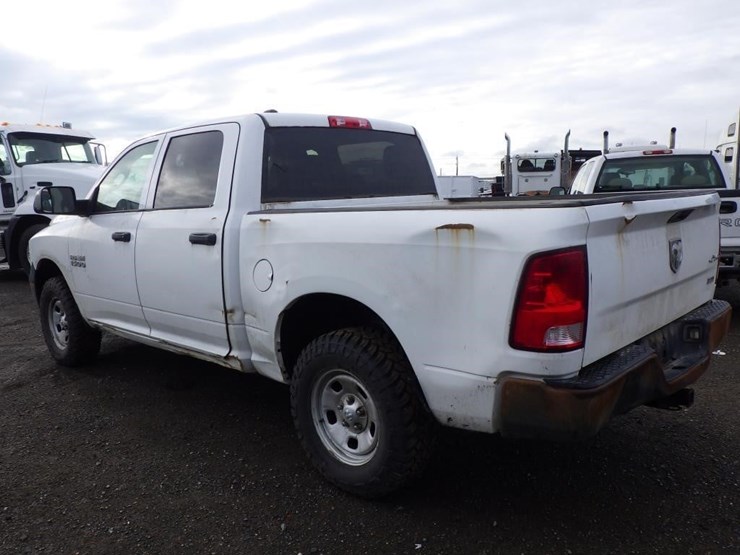 2016-ram-1500-crew-cab-pickup-turck-image-4