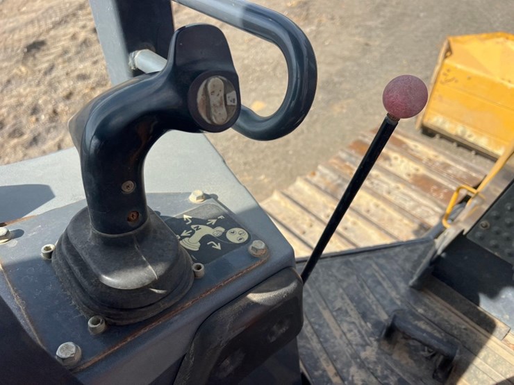 2019-deere-450k-lgp-image-29