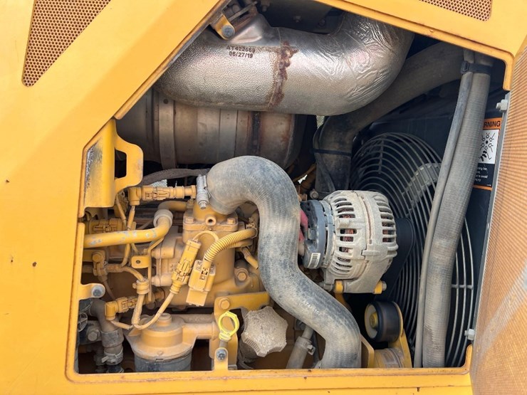 2019-deere-450k-lgp-image-14