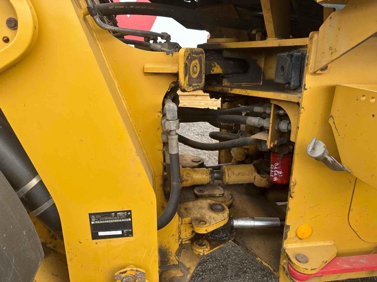 caterpillar-938k-image-14