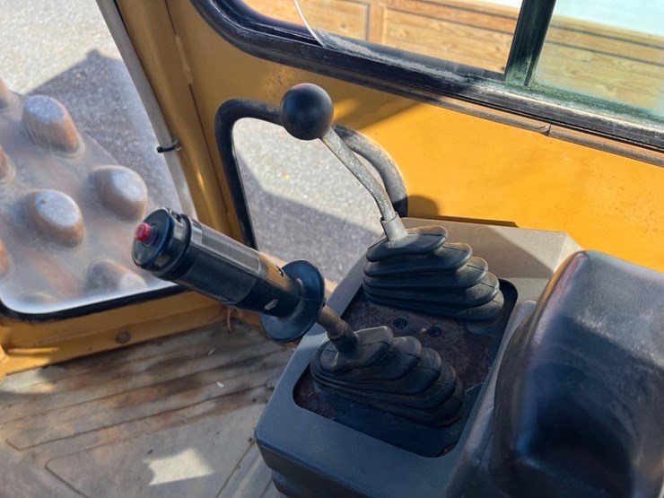 caterpillar-cp-563d-image-24