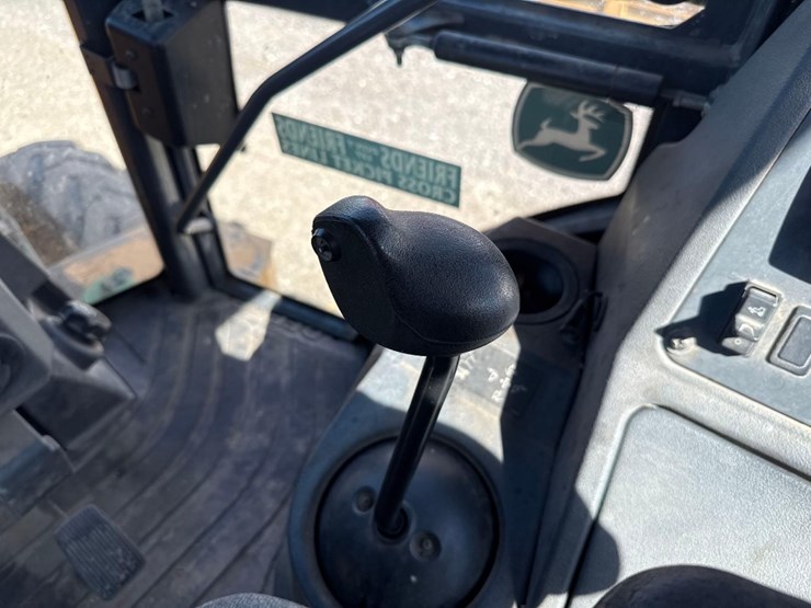 deere-410l-image-26