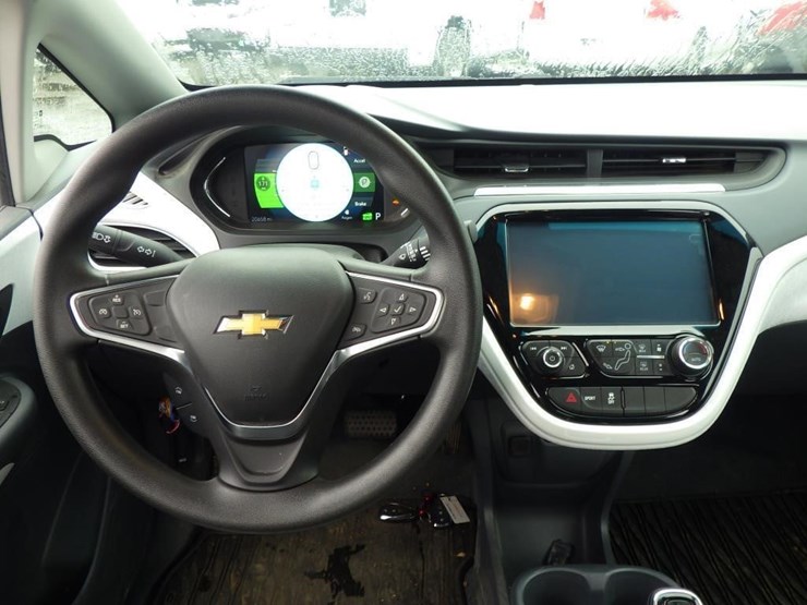 2017-chevrolet-bolt-sedan-image-9