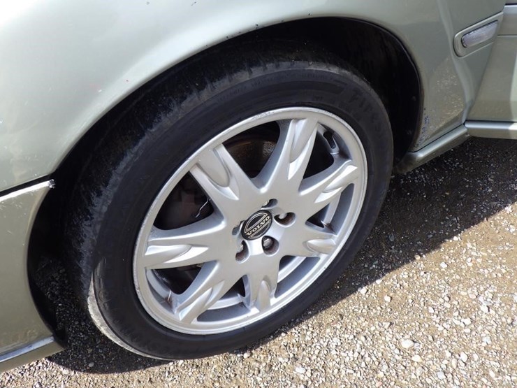 2006-volvo-s60-sedan-image-13