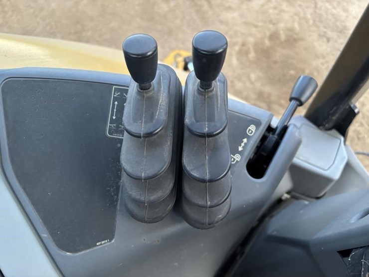 caterpillar-420f2-image-47