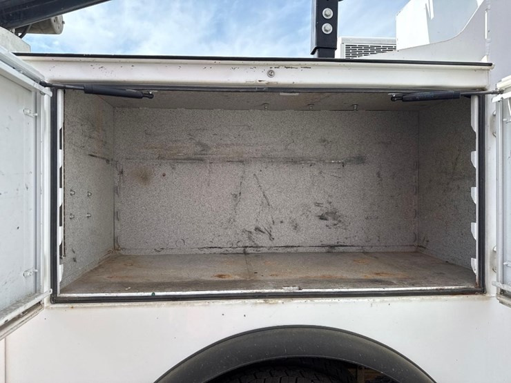 2016-ford-f550-xl-image-18