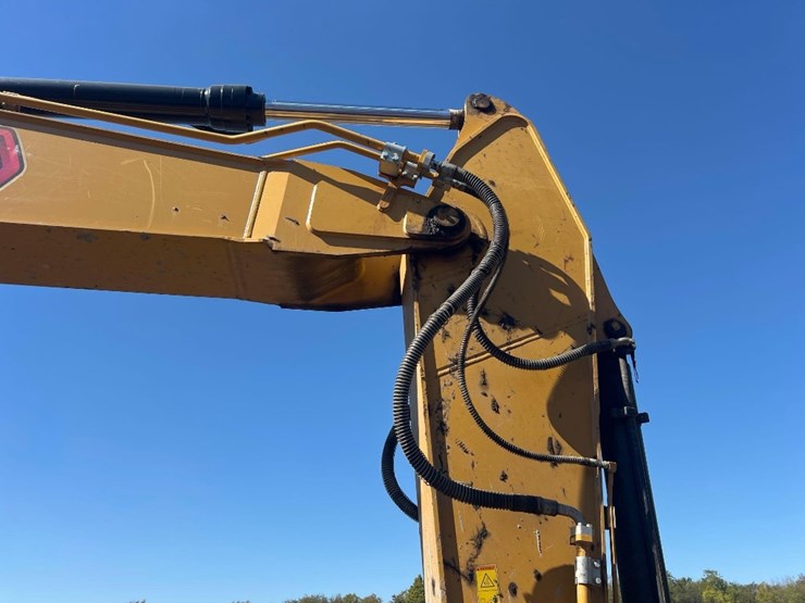 2021-caterpillar-336gc-image-11