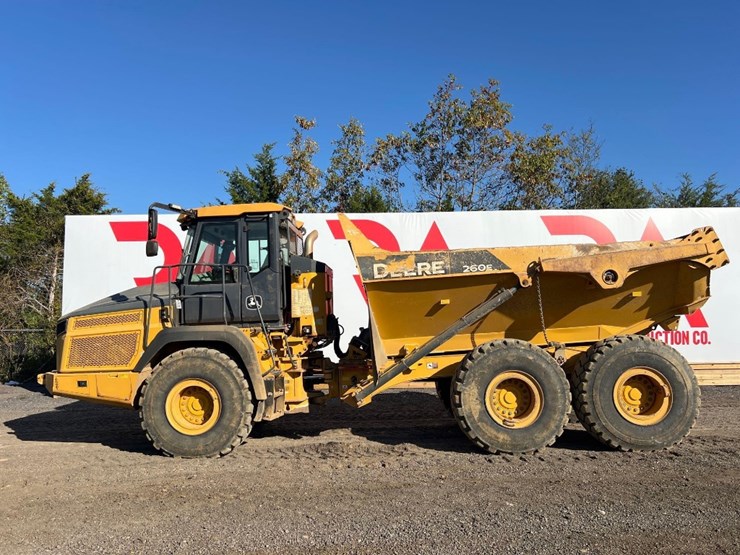 deere-260e-image-1