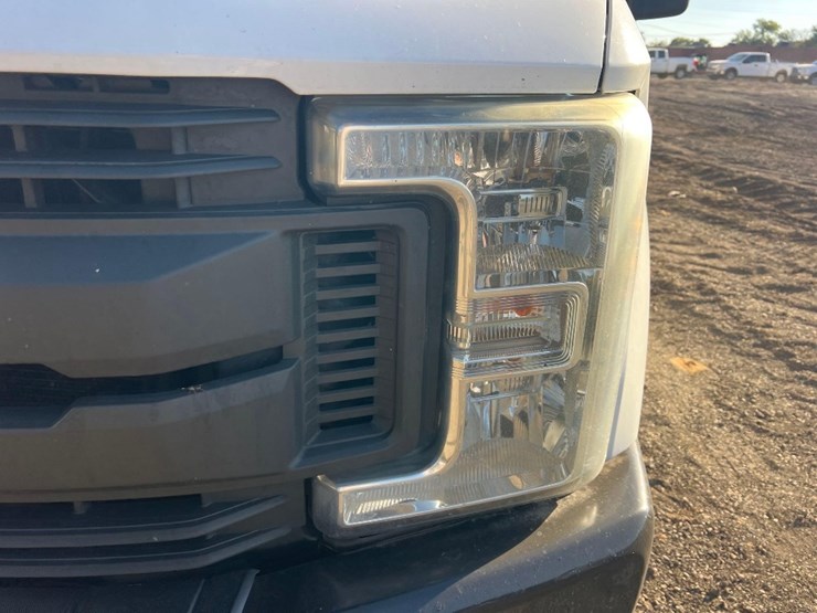 2017-ford-f350-xl-image-6