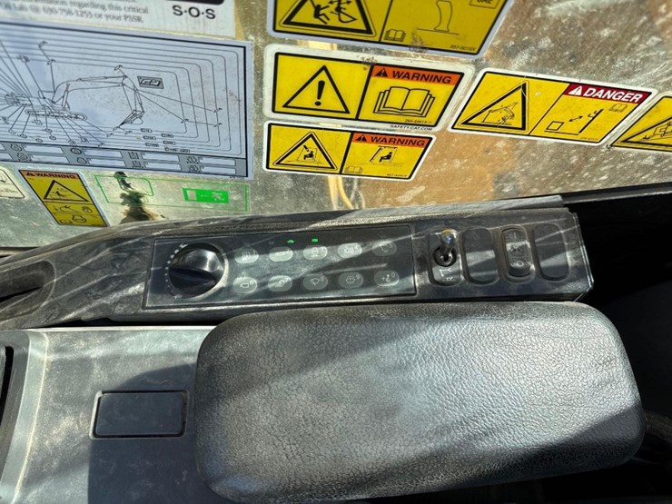 2016-caterpillar-315fl-image-36