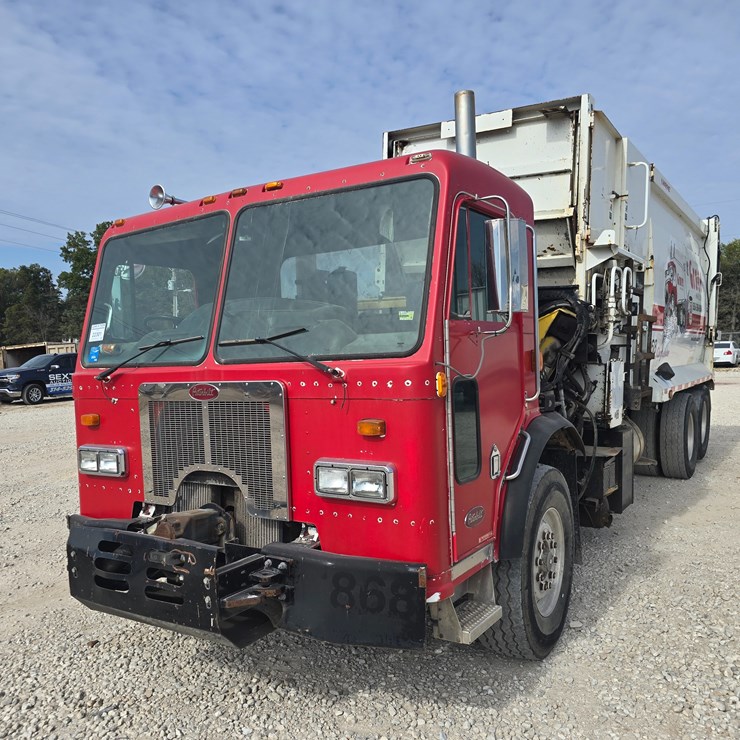 2003 PETERBILT 320