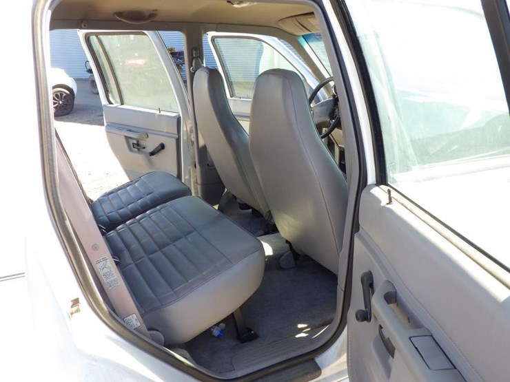 1995-ford-explorer-image-8